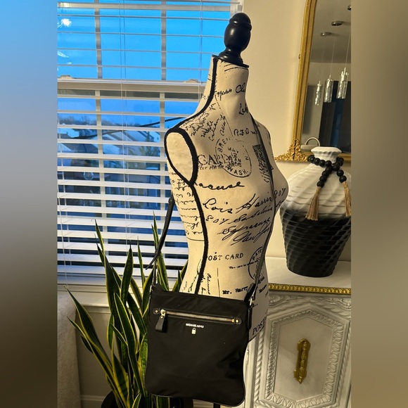 Michael Kors Crossbody Bag - Picture 3 of 10